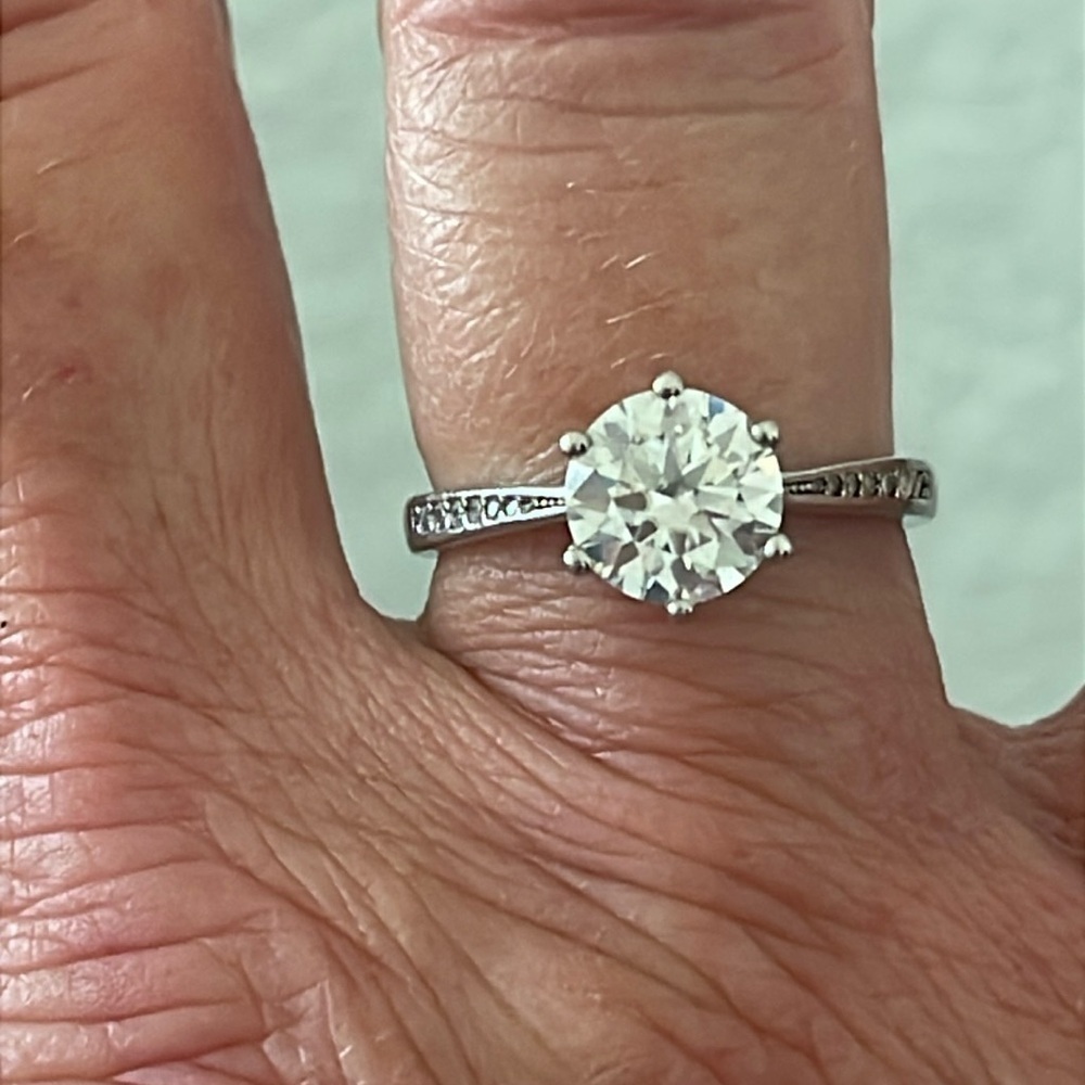 Gorgeous Sterling Silver 2Ct Moissanite Diamond Ring. - Picture 6 of 7
